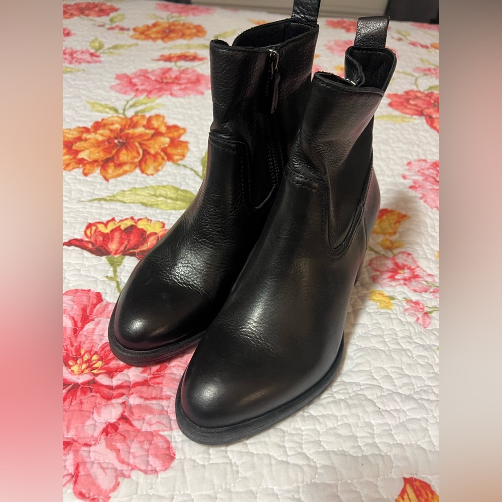 Johnston & Murphy Black Leather Ankle Boots